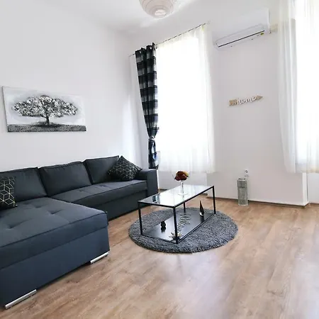 Donatella Apartment *
